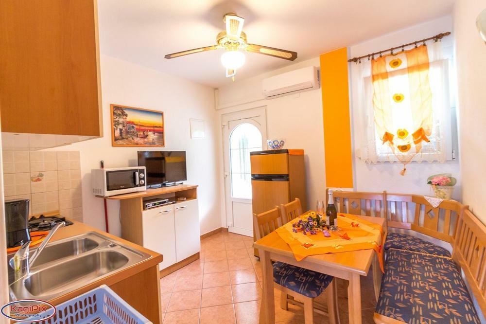 Sandra Apartment Rab Town